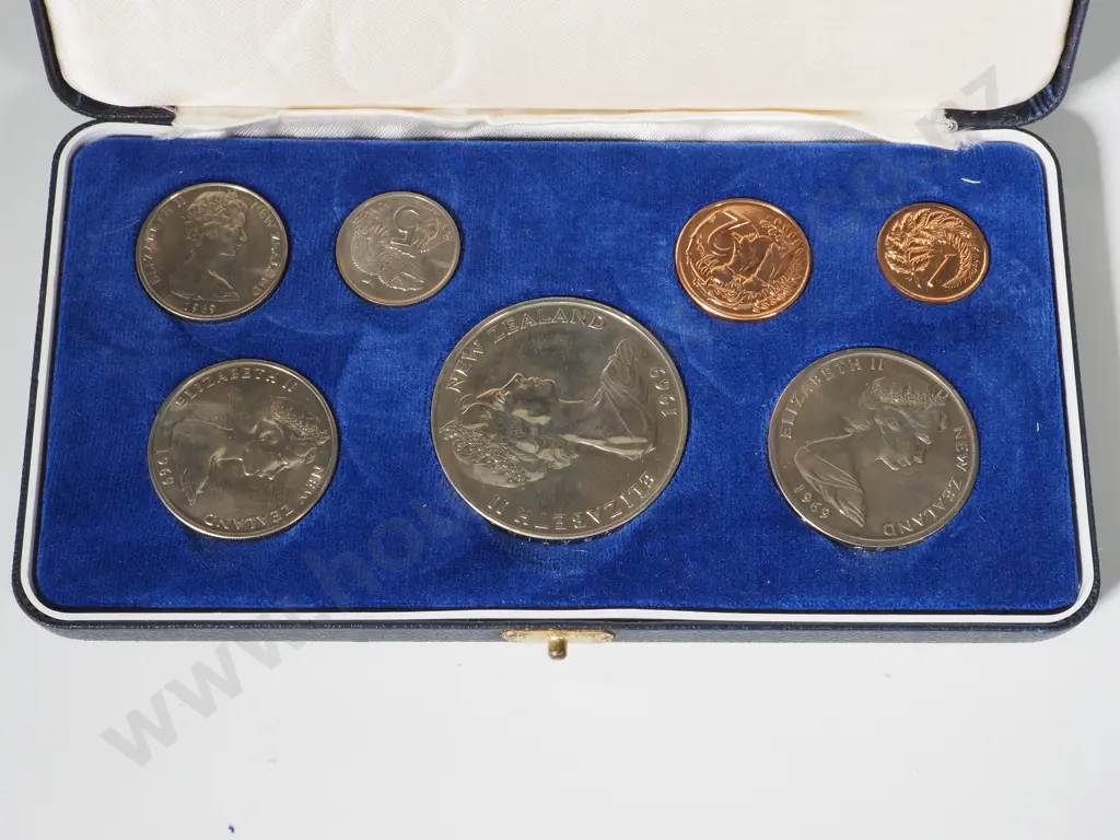 10 New Zealand 1969 Plush Cased Polished Sets: Total CV $280 NZD Image 1++