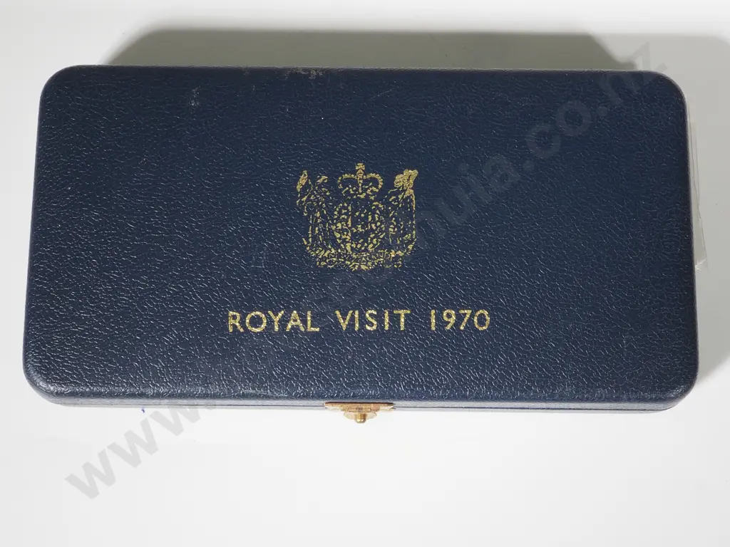 15 New Zealand Plush Cased Polished Sets: Total CV $430 NZD Image 1++