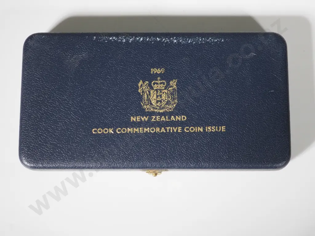Two New Zealand Coin Sets in Plush Cases: 1967 & 1965 Image 1++