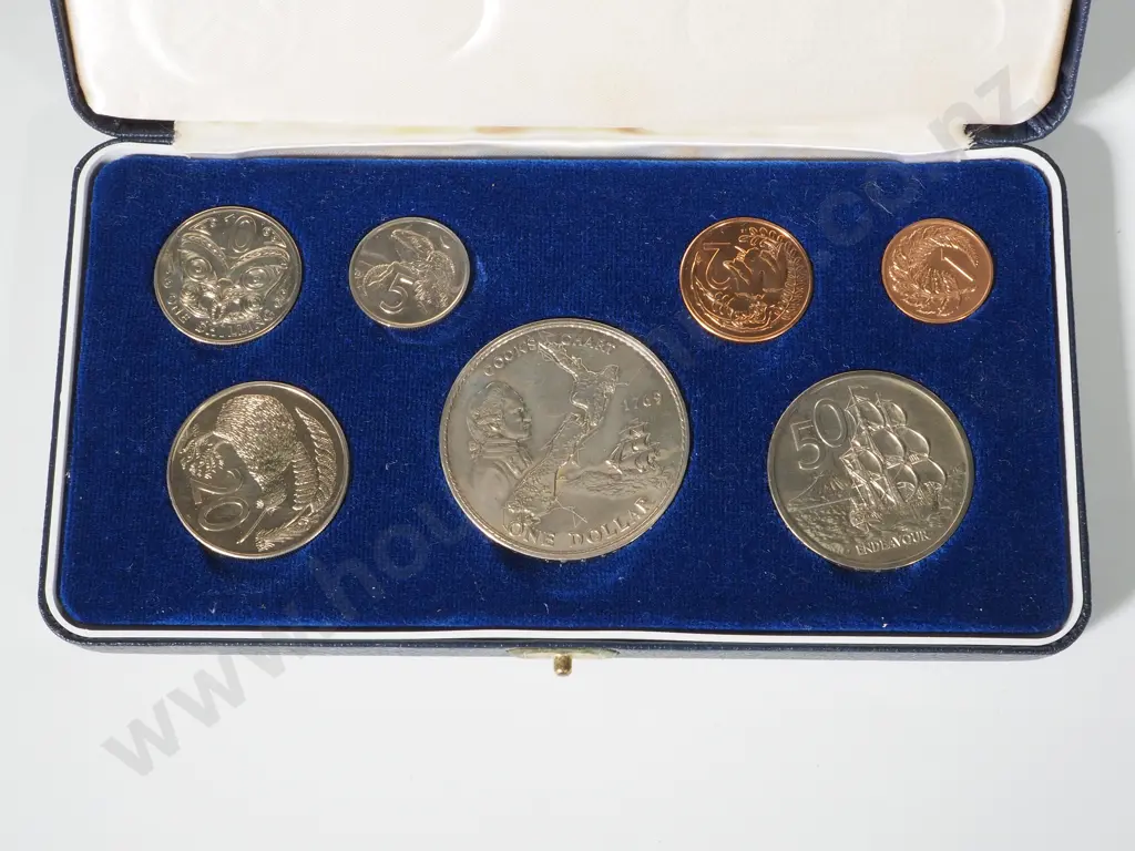 Two New Zealand Coin Sets in Plush Cases: 1967 & 1965 Image 1++