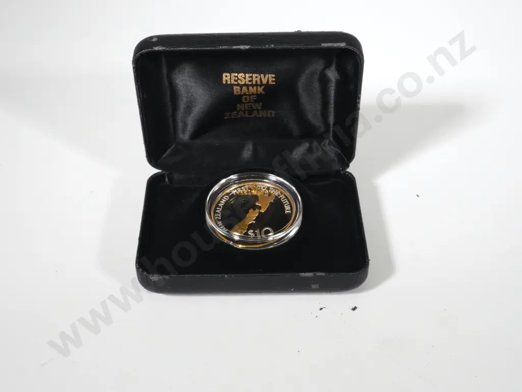 Two New Zealand 2000 Millennium Silver Proof Ten Dollar Coins: Total CV $180 NZD Image 1++