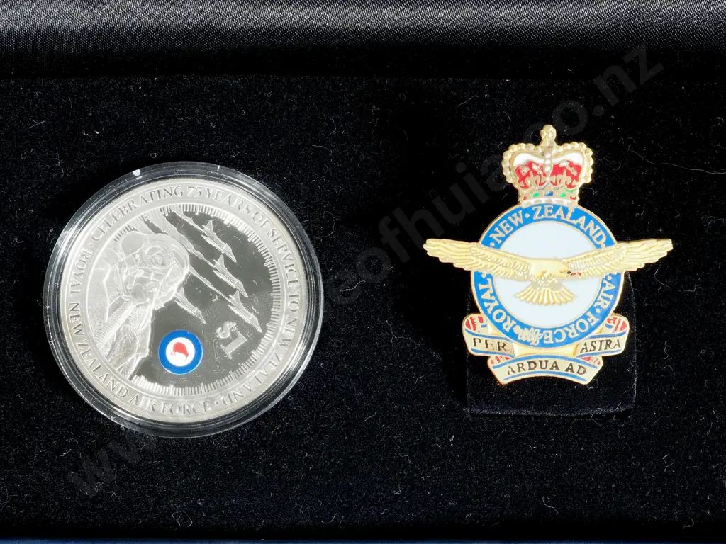 Two New Zealand Silver Proof Coins : 2012 RNZAF 75th, & 2015 Spirit of Anzac: Total CV $345 NZD Image 1++