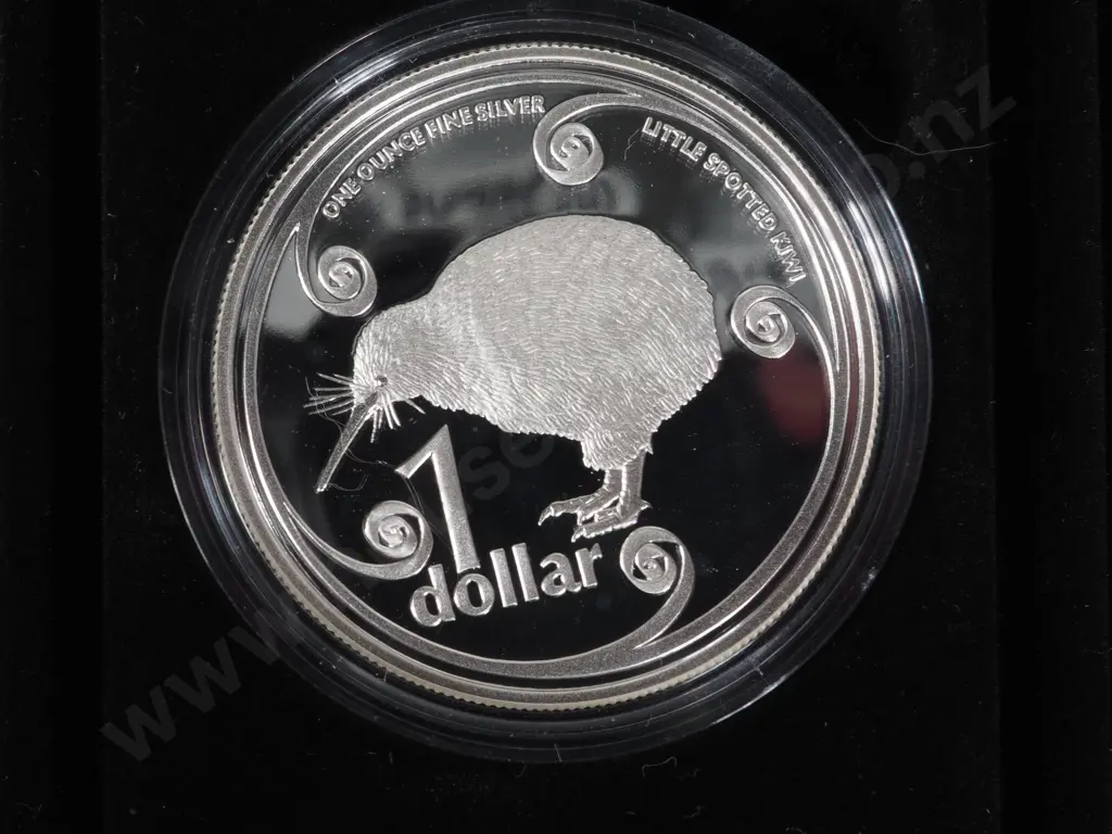 Two New Zealand Silver Proof Dollars: 2004 Little Spotted Kiwi & 2007 Great Spotted Kiwi: Total CV $440 NZD Image 1++