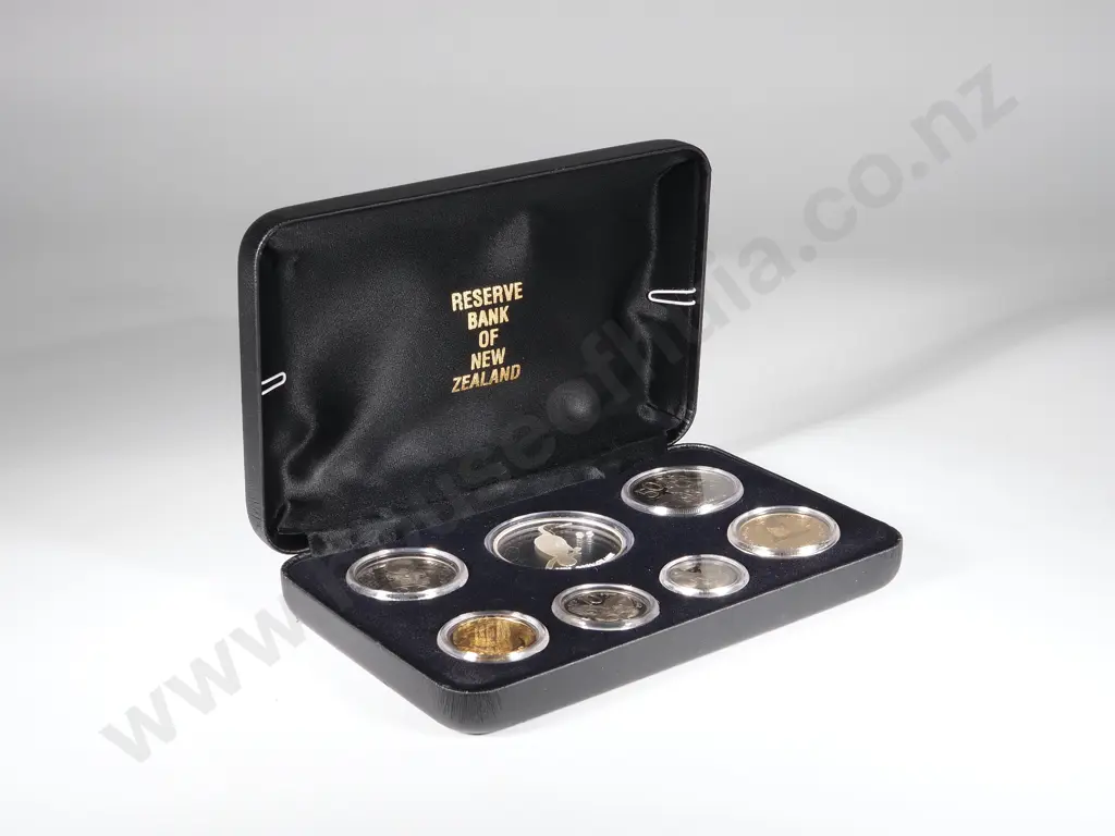 New Zealand 2000 Pied Cormorant Cased Proof Set w Sterling Silver One Dollar Image 1++