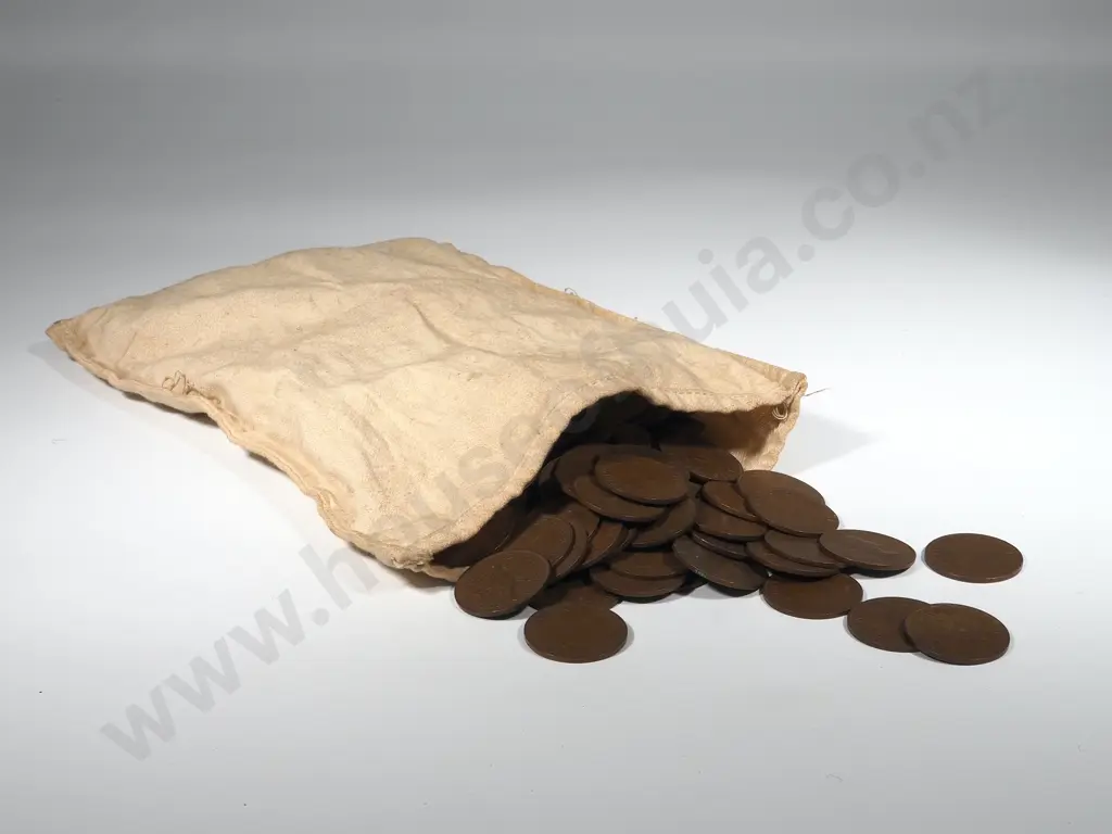 300  (approx) New Zealand 1954 Pennies: Total CV $900 Image 1++
