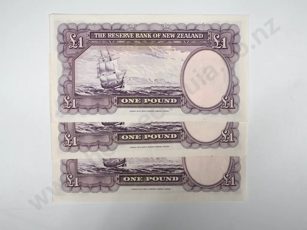 Three One Pound Fleming Banknotes: Better Grades Image 1++