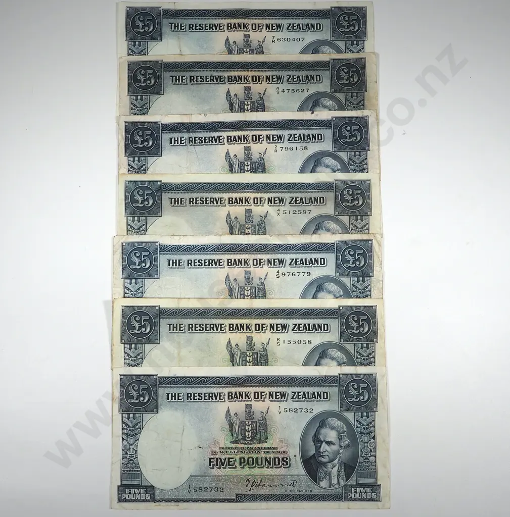 Seven New Zealand F-VF One Pound Hanna Banknotes Image 1++