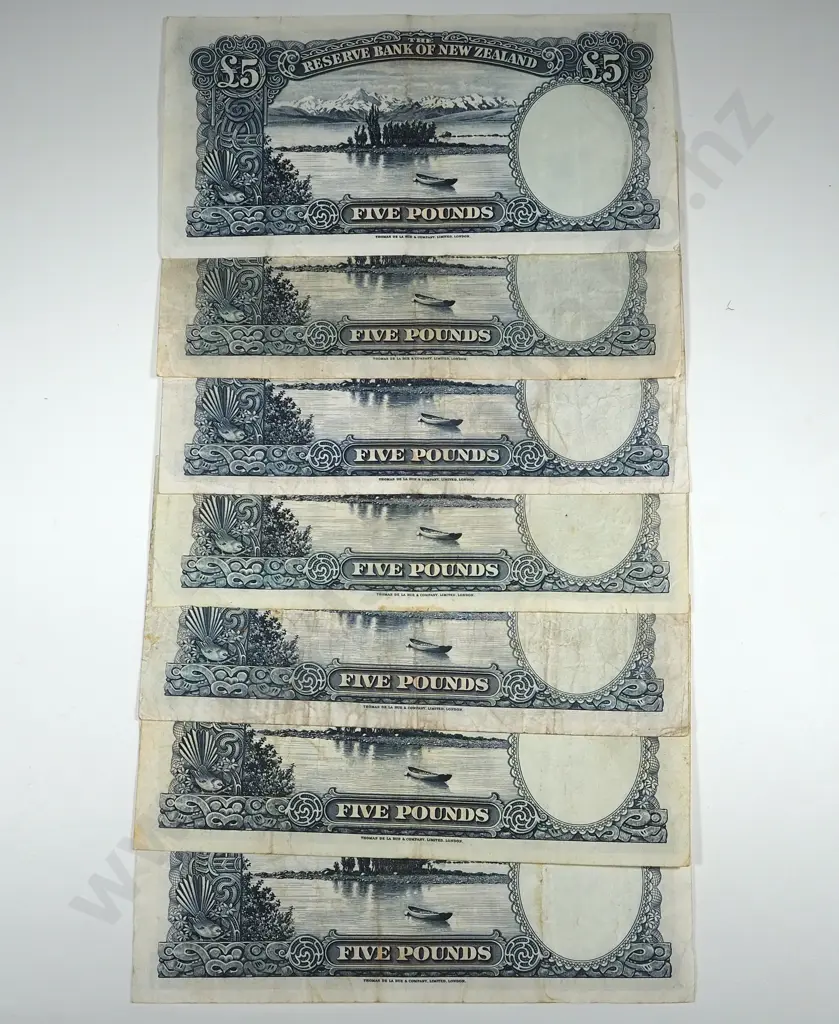 Seven New Zealand F-VF One Pound Hanna Banknotes Image 1++
