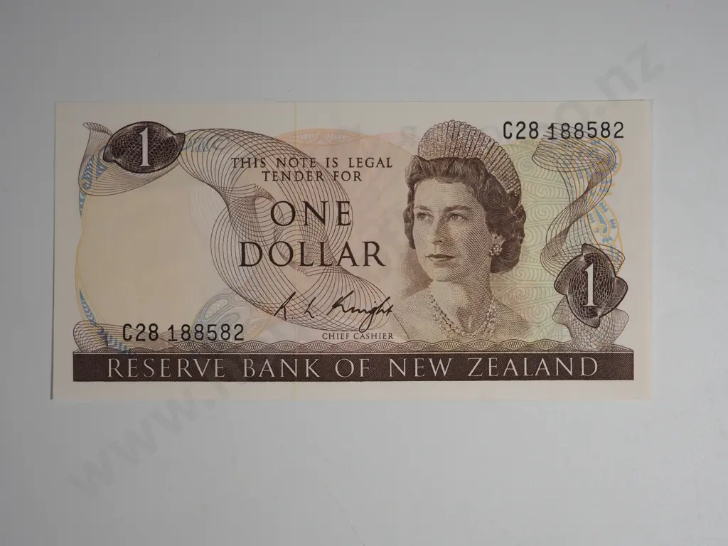 New Zealand UNC One Dollar Knight Banknote Image 1++