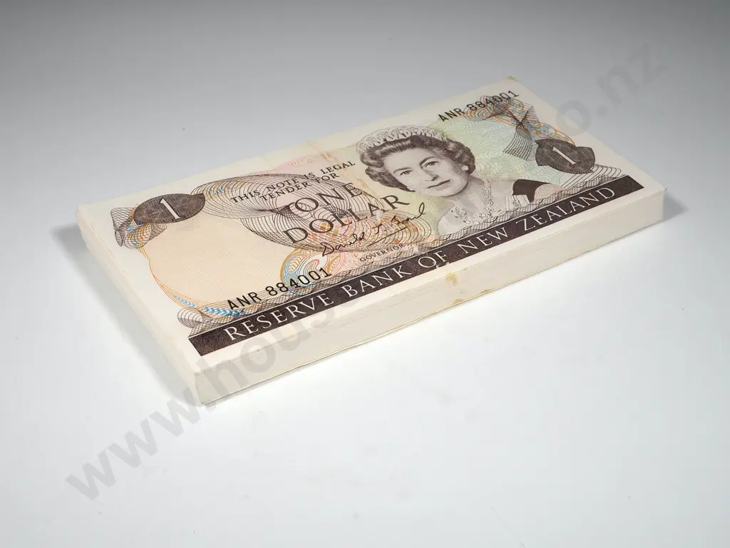 Bundle of 100 New Zealand Consecutive $1 Notes D.T. Brash, ANR 884001 - 100 Image 1++