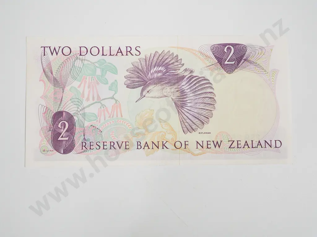 Eight New Zealand $2 Hardie Banknotes; Two Consecutive Image 1++