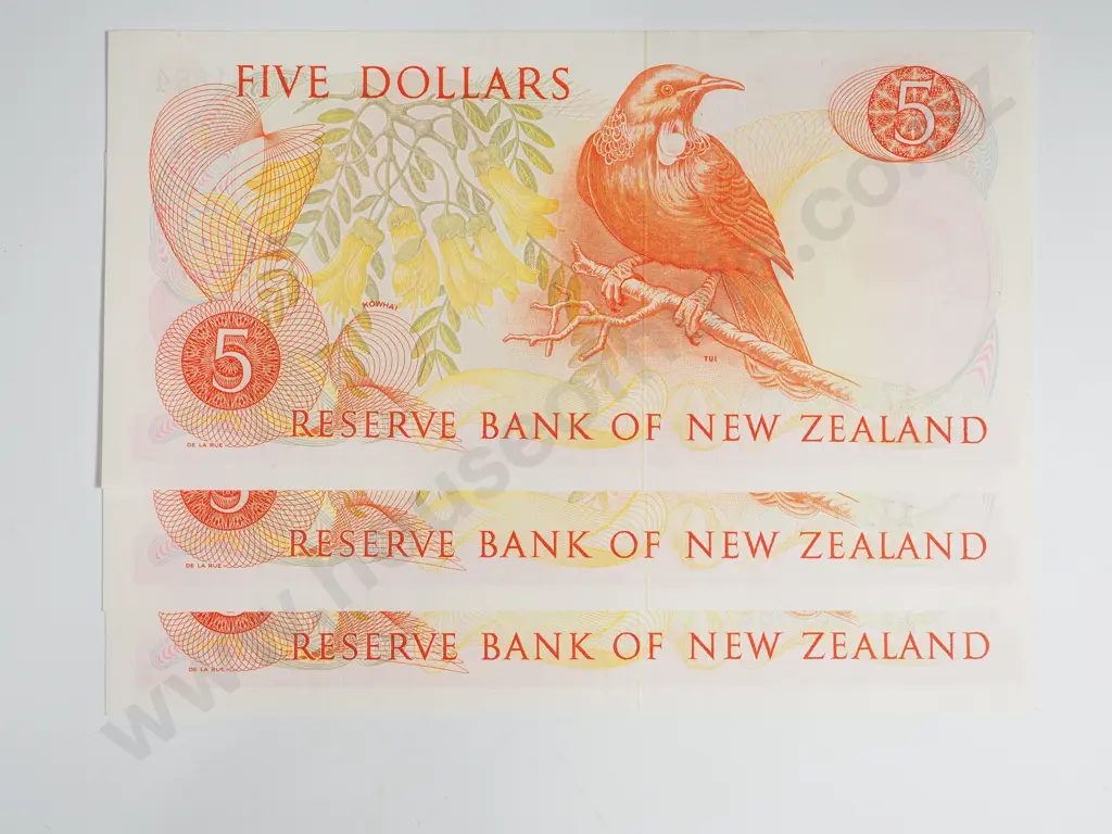 Three New Zealand Consecutive $5 Hardie Banknotes Image 1++