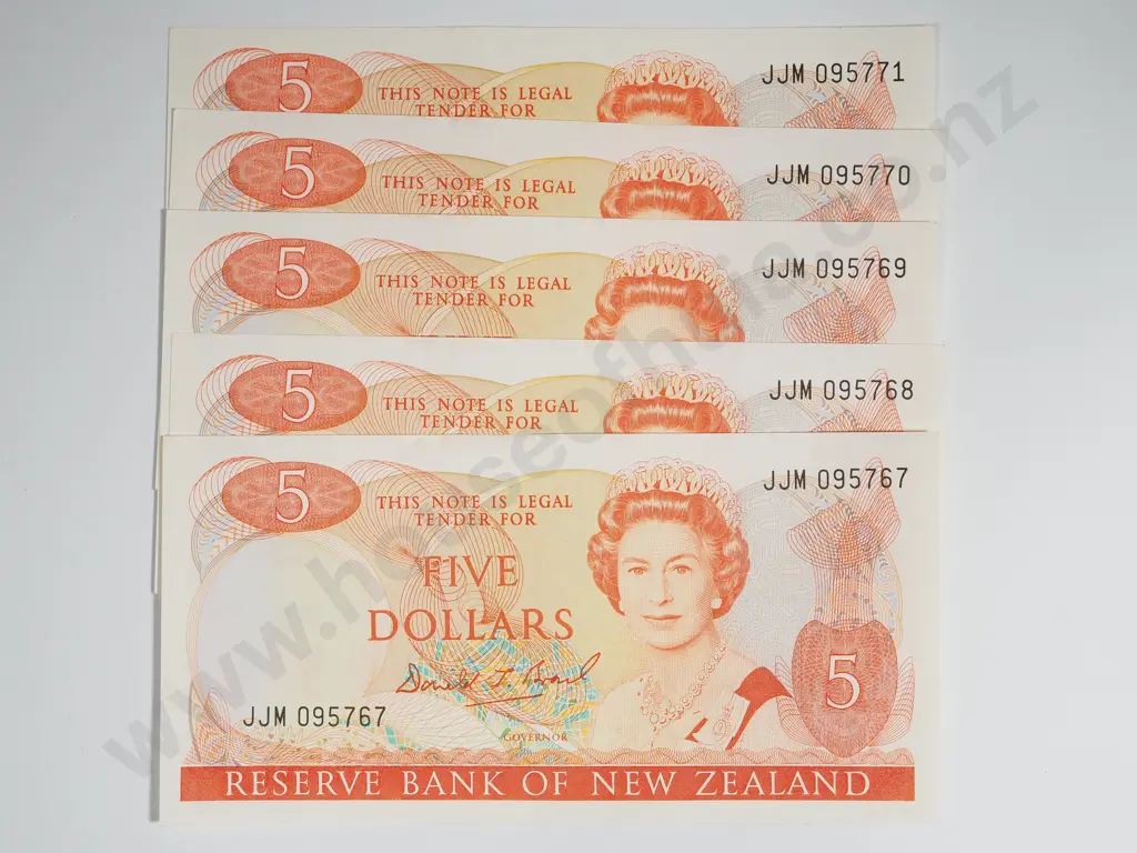 Five Consecutive New Zealand AUNC $5 Notes Image 1++
