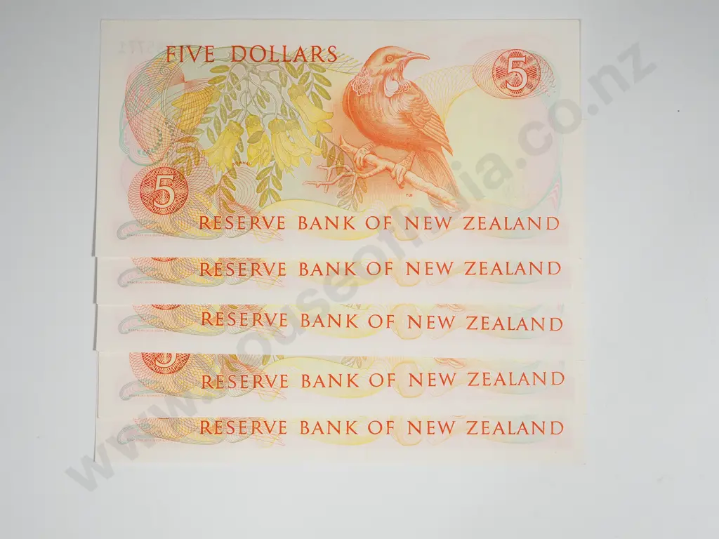 Five Consecutive New Zealand AUNC $5 Notes Image 1++