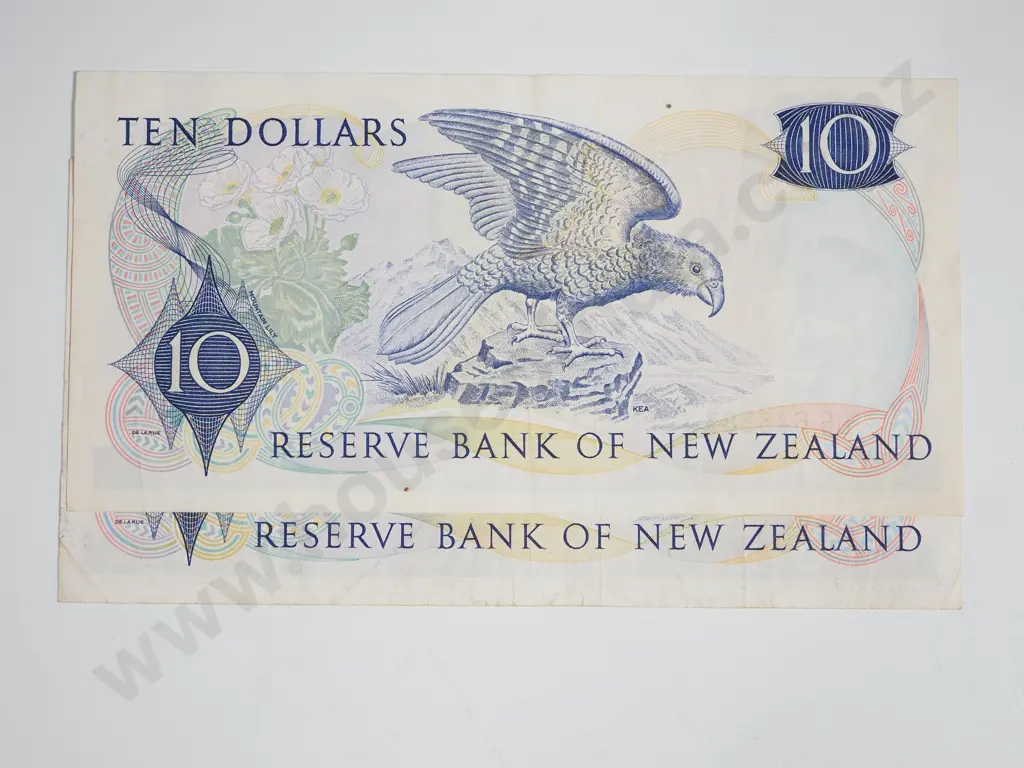 Two New Zealand $10 Fleming Banknotes: One VF & One EF Image 1++
