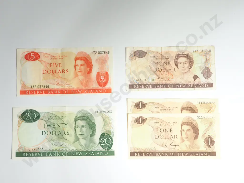 New Zealand Assortment of Banknotes: 3 x $1( One Knight & Two Hardie)  / 1 x $5 (Hardie) /1 x $20 (Hardie) Image 1++