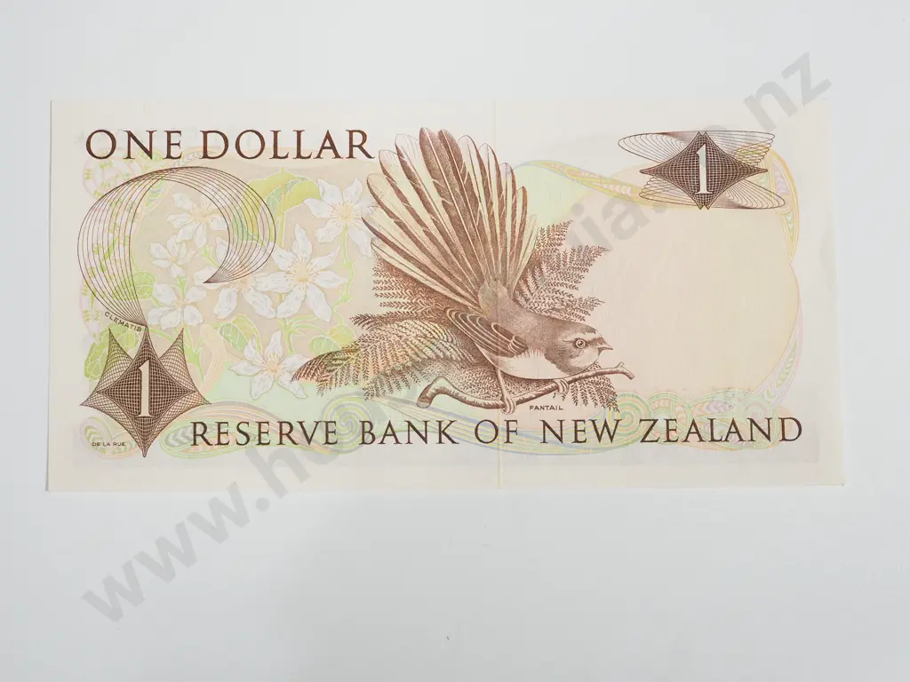 New Zealand AUNC $1 Knight Star Note Image 1++