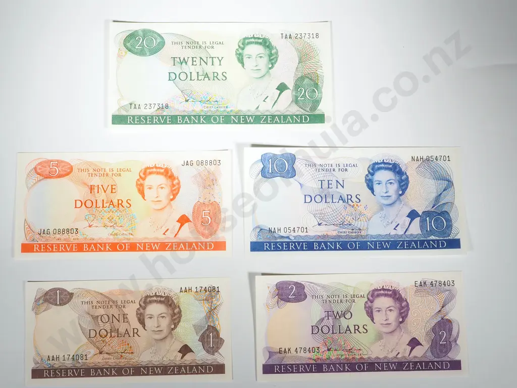 New Zealand Set of Hardie Banknotes : $1 / $2 / $5 / $10 / $20 Image 1++