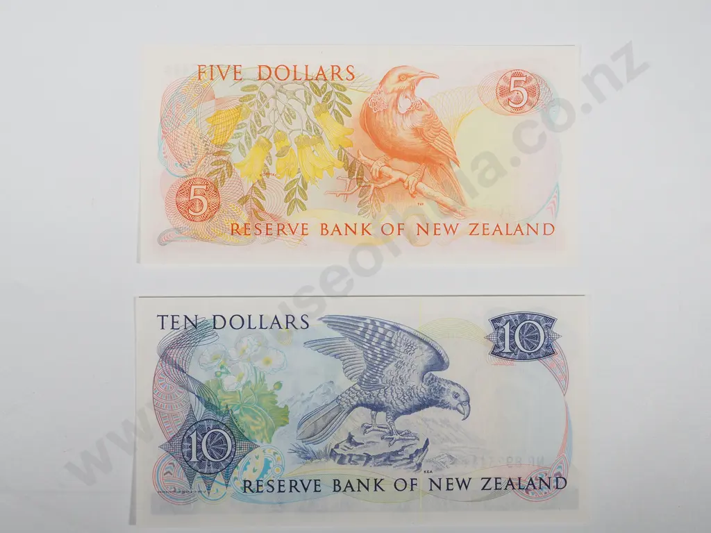 New Zealand UNC $10 & $5 Russell Banknotes Image 1++