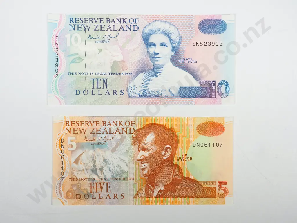 New Zealand AUNC $5 & $10 Brash Banknotes Image 1++