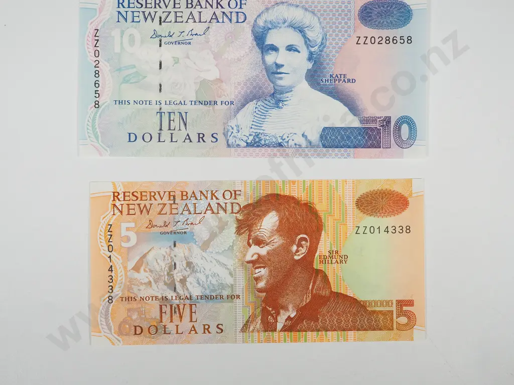 New Zealand AUNC $5 & $10 Brash ZZ Replacement Banknotes Image 1++