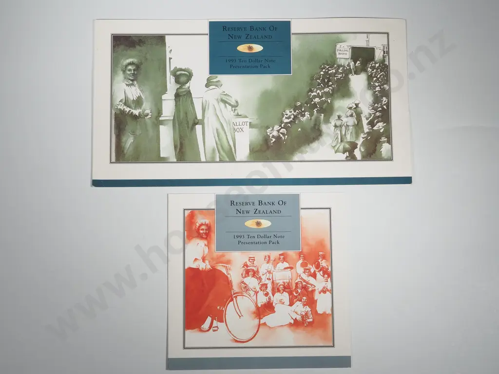 Two New Zealand 1993 Ten Dollar Presentation Packs: One is Two Uncut Banknotes & The Other is Four Uncut Banknotes Image 1++