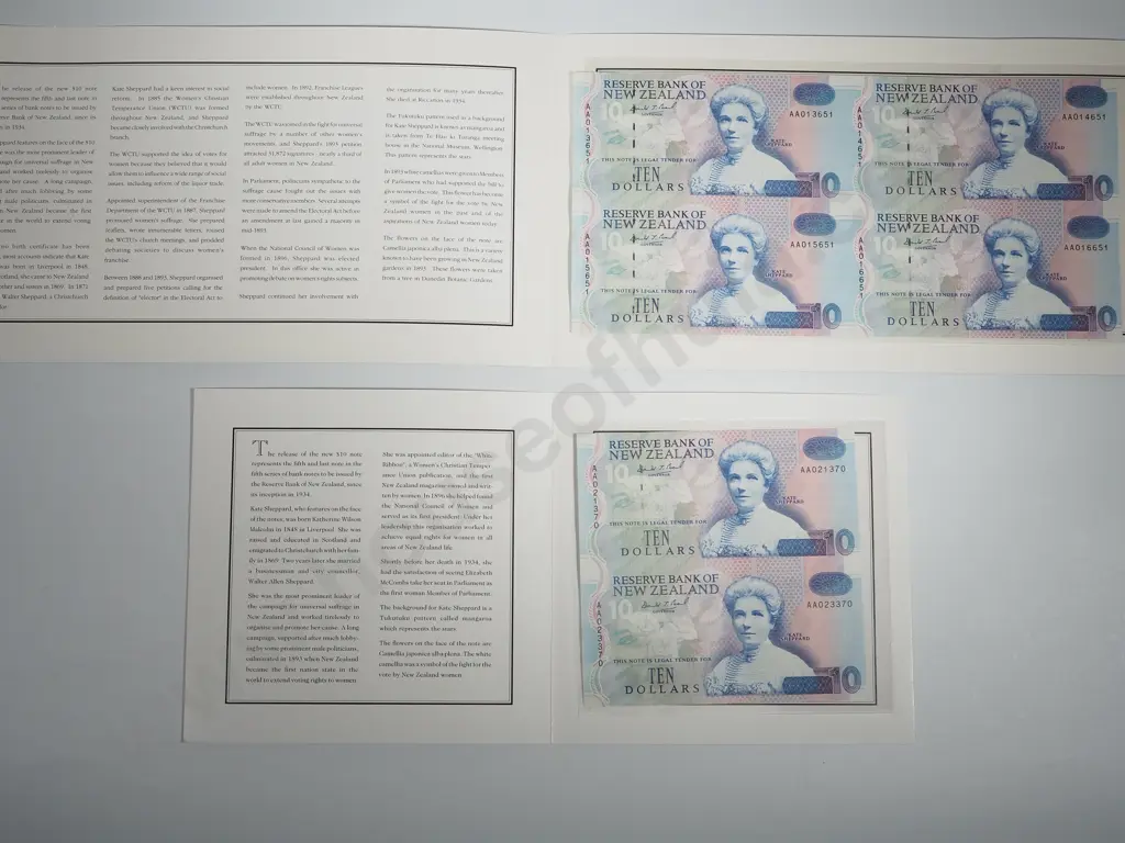 Two New Zealand 1993 Ten Dollar Presentation Packs: One is Two Uncut Banknotes & The Other is Four Uncut Banknotes Image 1++