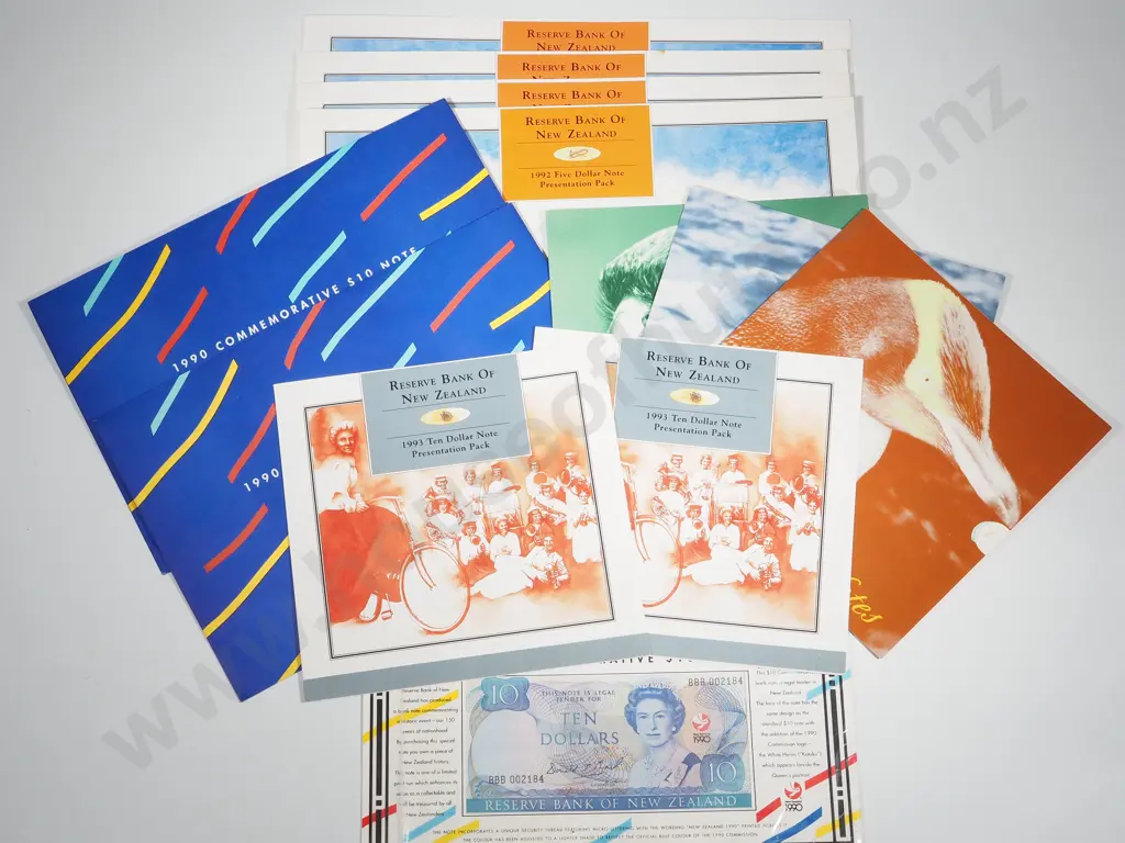 Large Collection of New Zealand Presentation Note Packs: CV $835 NZD Image 1++