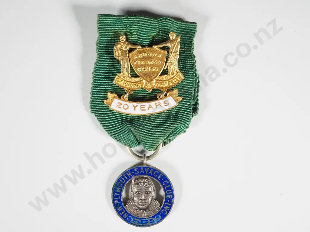 Impressive New Zealand Savage Club Chiefs Medal in Silver Image 1++