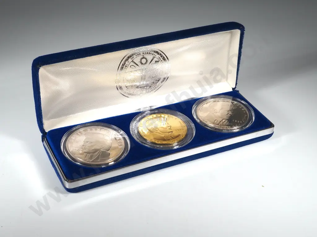 USA: Elvis Presley Commemorative Coin Set - One Troy Ounce Silver $50 Coin Image 1++