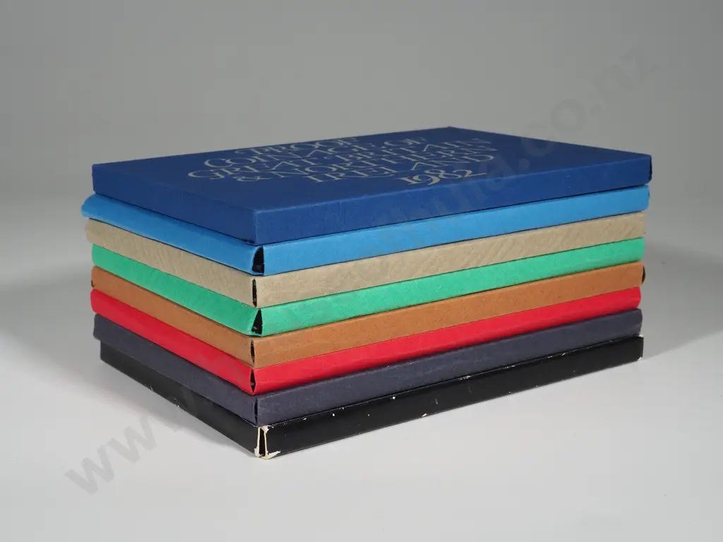 Great Britain: 8 Proof Sets: Combined C.V. GBP 150 Image 1++