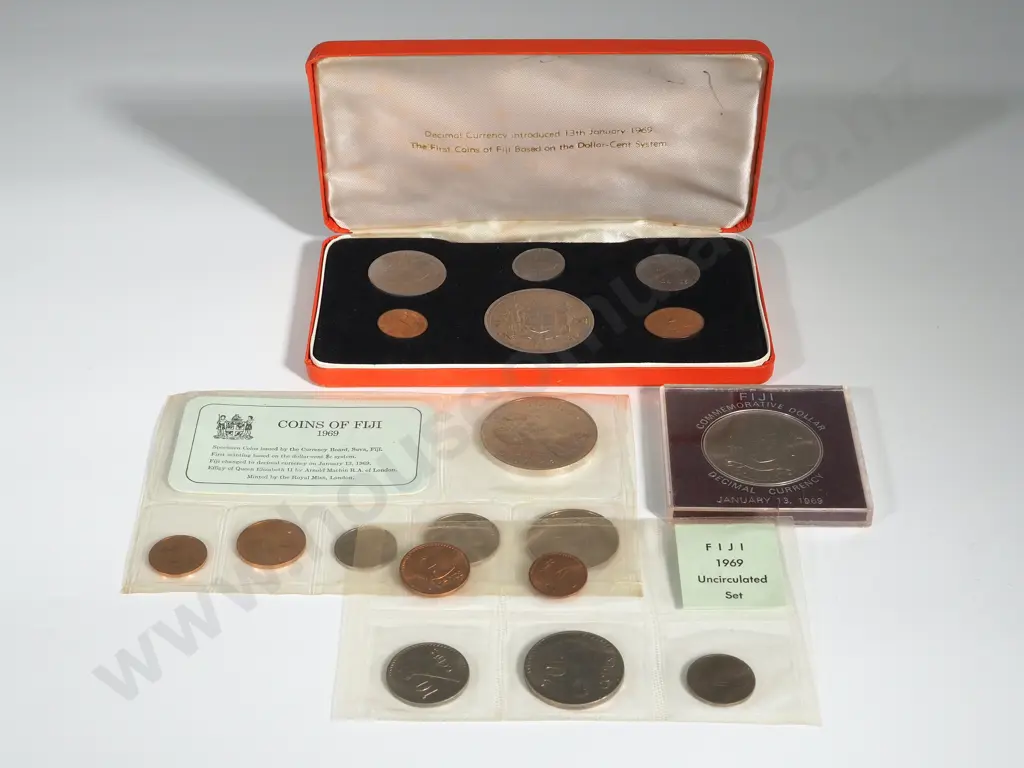Fiji: Six coin specimen set in plush case Image 1++