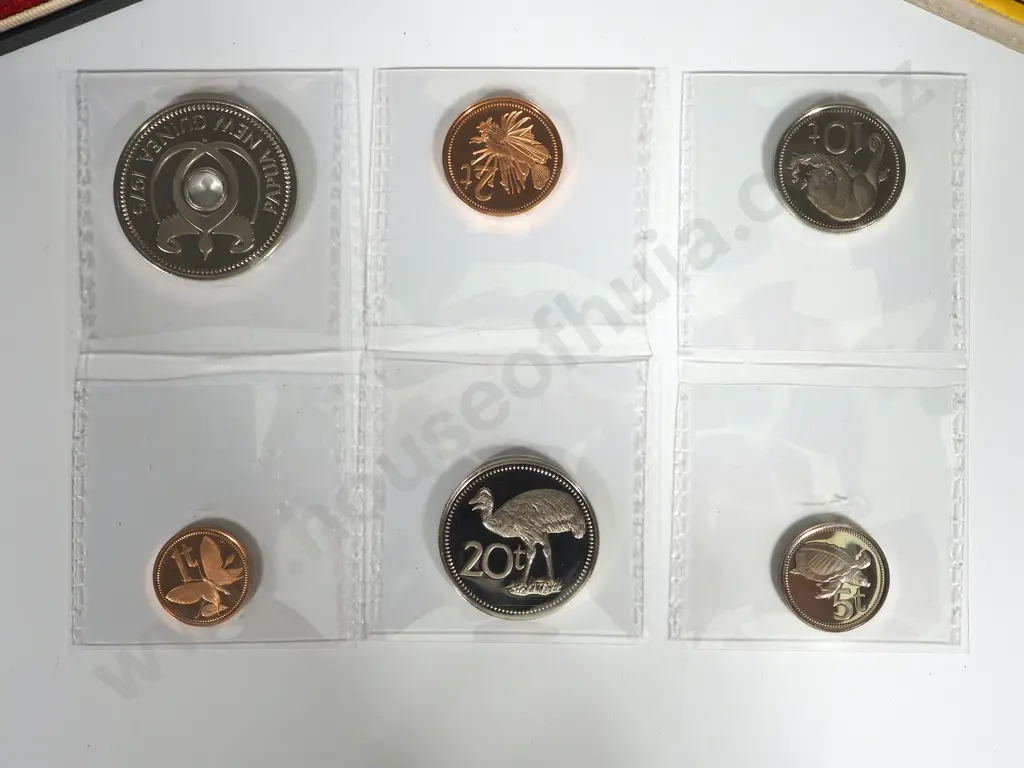 Papua New Guinea: Coin Sets: Combined C.V. US $96 (NZD $170) Image 1++
