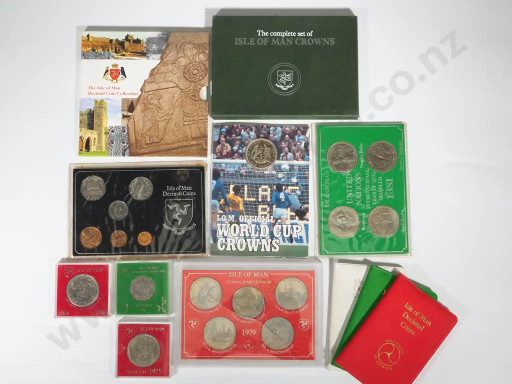 Isle of Man: 12 Non-Silver Coins & sets UNC Image 1++