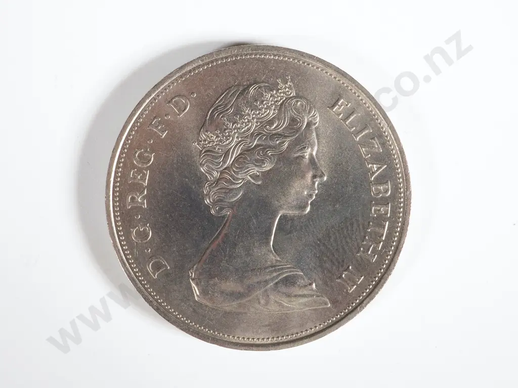 50 Great Britain1972 QEII Wedding Anniversary Twenty Five Pence: UNC Uncased Image 1++