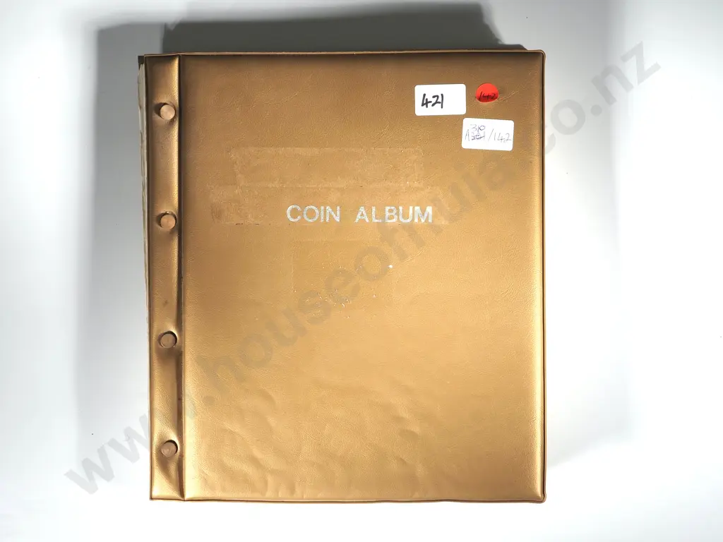 An album with 325 United Kingdom Florin or Two shillings coins 1947 to 1967 Image 1++