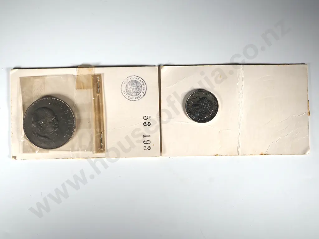 1965 Churchill Crown & New Zealand 50 Cent Armistice Coin Image 1++