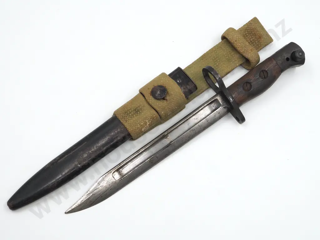 Jungle Carbine Lee Enfield No 5 Mk1 Bayonet w Black Metal Scabbard & Khaki Webbing Frog Image 1++