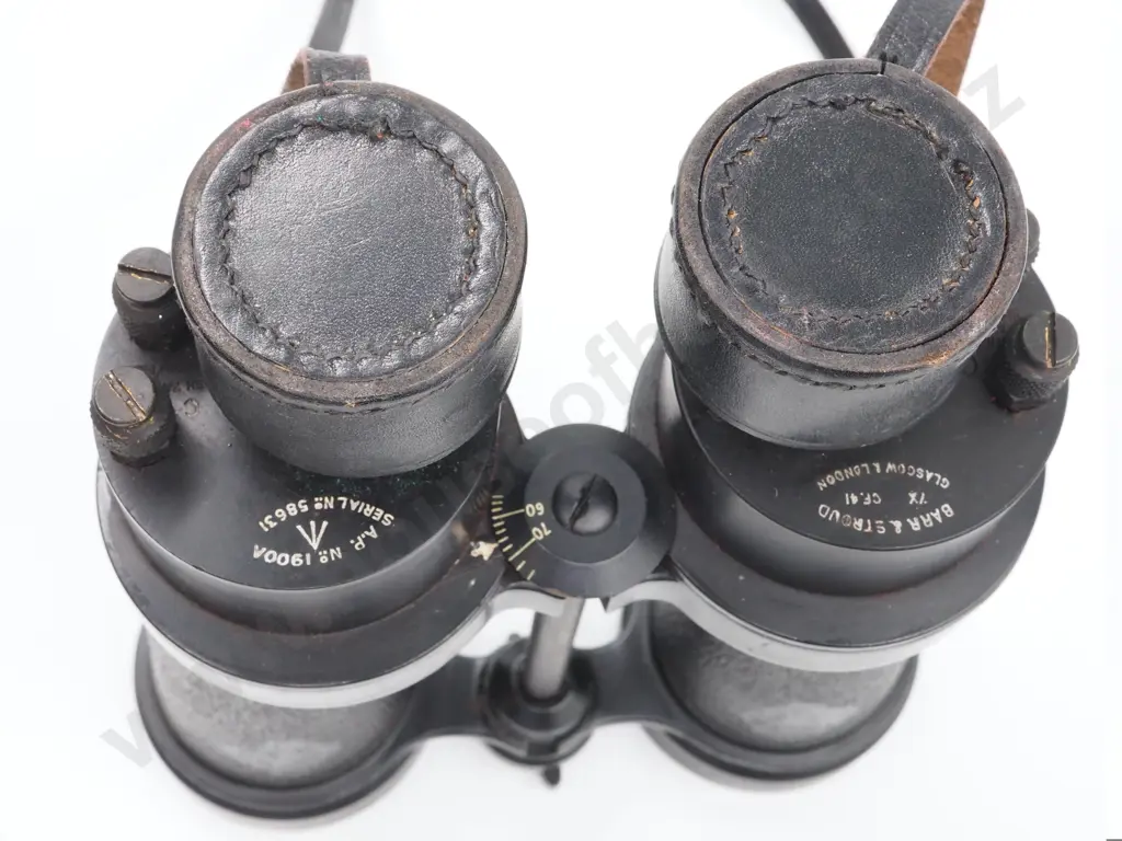 Cased WW2 Admiralty Pattern Binoculars Image 1++