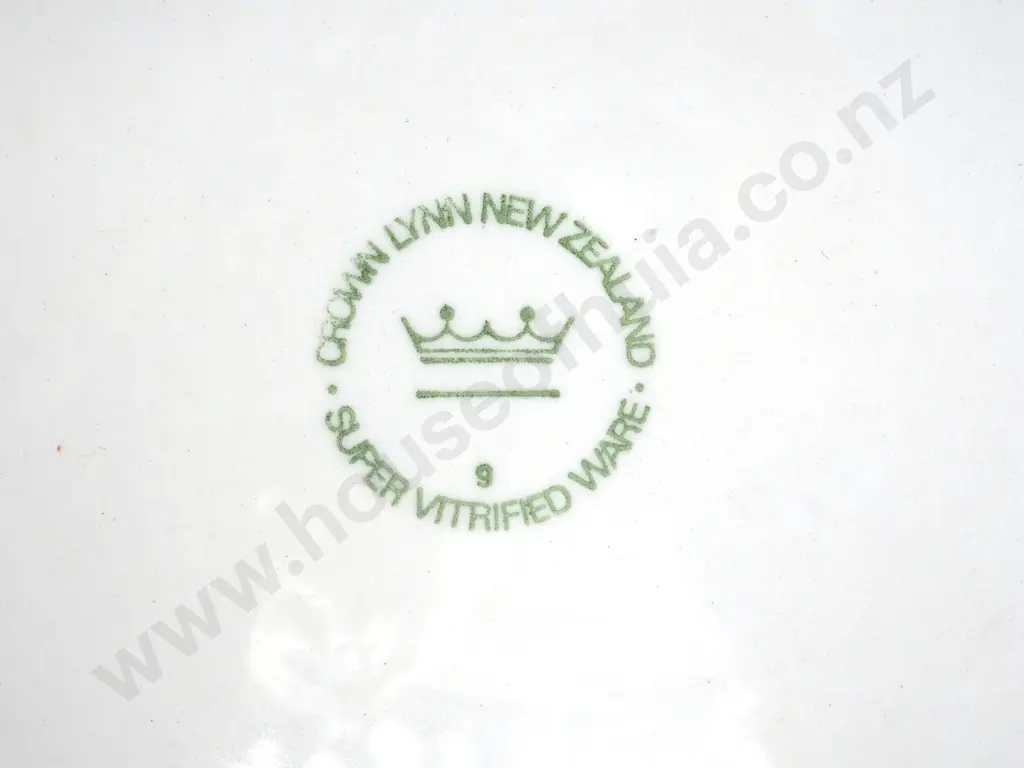 RNZAF Crown Lynn Plate Image 1++