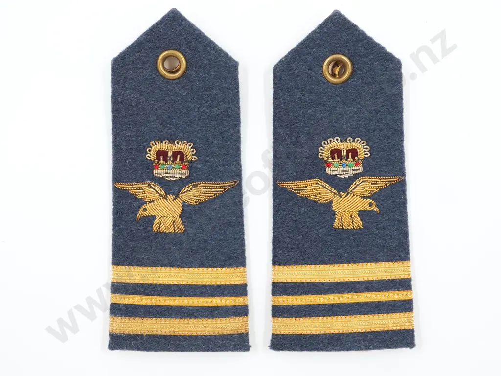 Pair of High Ranking New Zealand RNZAF Epaulettes Image 1++