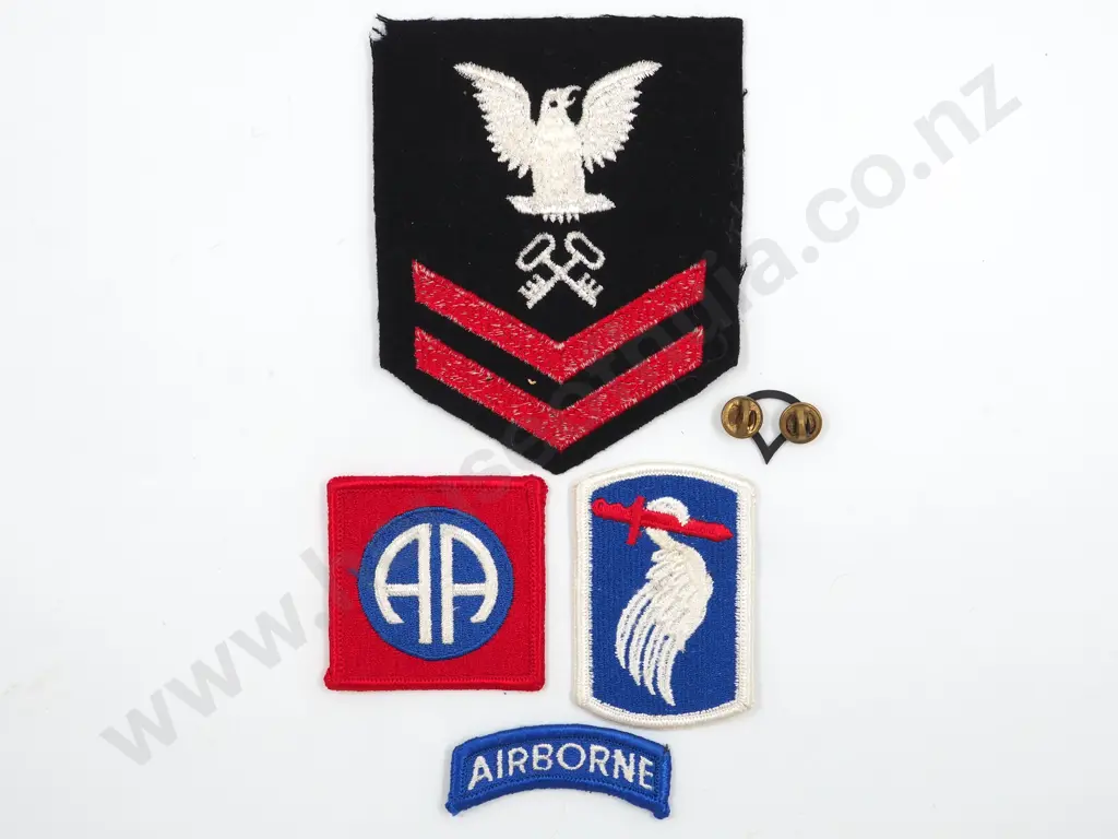 Assorted Lot of WW2 American Cloth Patches Image 1++