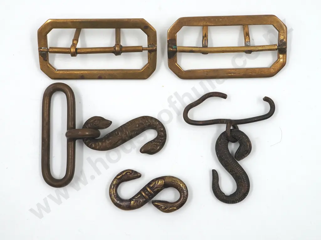 Assorted lot of Military Belt Buckles  Image 1++