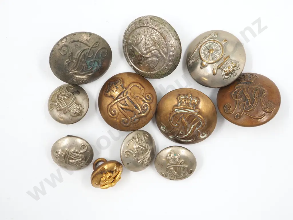 Assorted Lot of Victorian & Later Buttons  Image 1++