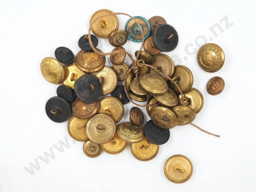 Assorted Lot of NZEF Buttons Image 1++