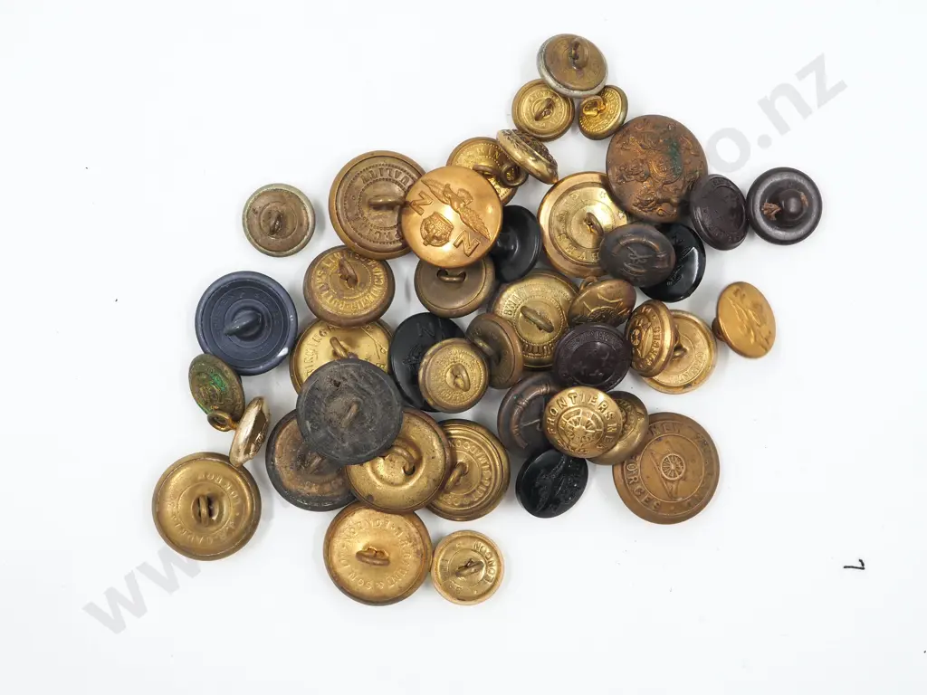 Assorted Lot of Military Assorted WW1/2 Buttons  Image 1++
