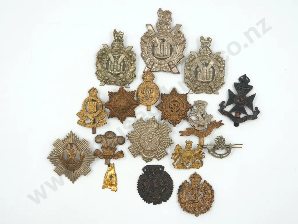 Assorted lot of English WW1/2 Badges  Image 1++