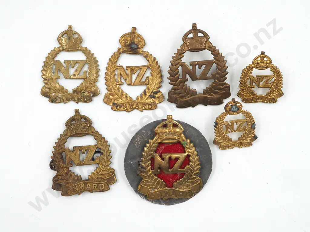 Assorted WW2 New Zealand Onward Cap & Collar Badges Image 1++