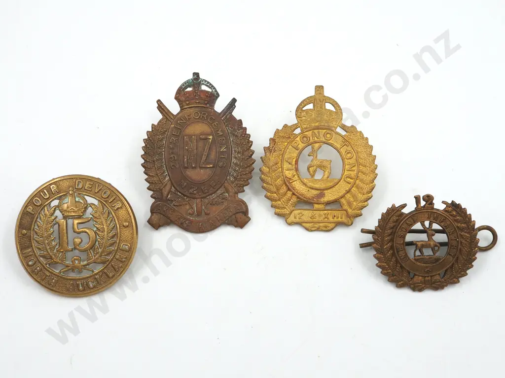 Assorted lot of WW1 New Zealand Cap & Collar Badges Image 1++