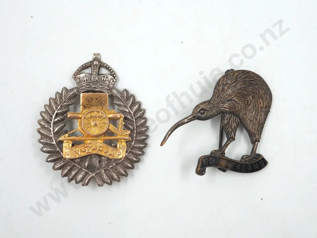 NZFA Gold & Silver Sweetheart Badge & Silver Kiwi Badge Image 1++